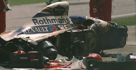 Fotografia do acidente com o carro do Ayrton Senna - 1994